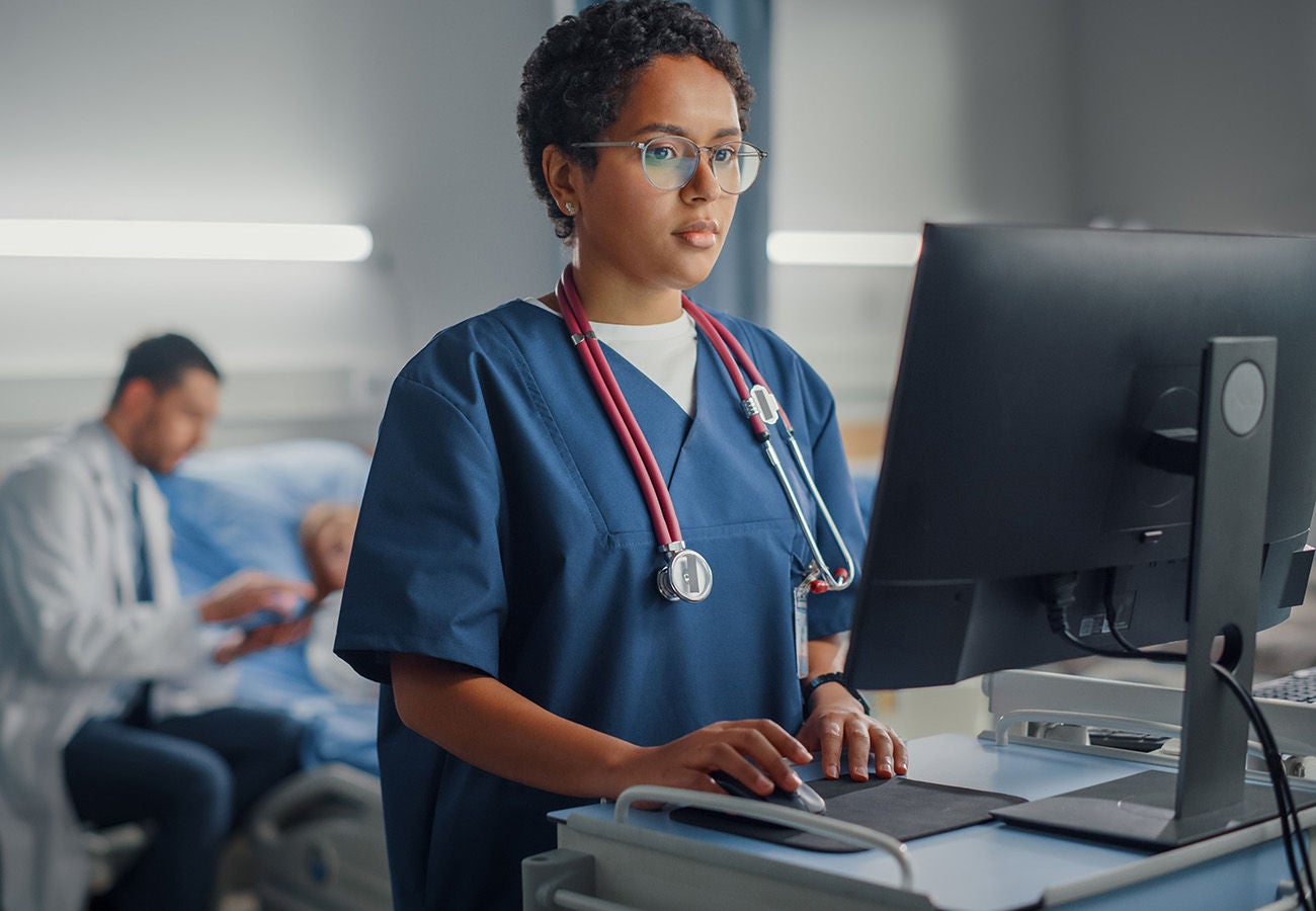 Nurse recording and communicating patien data