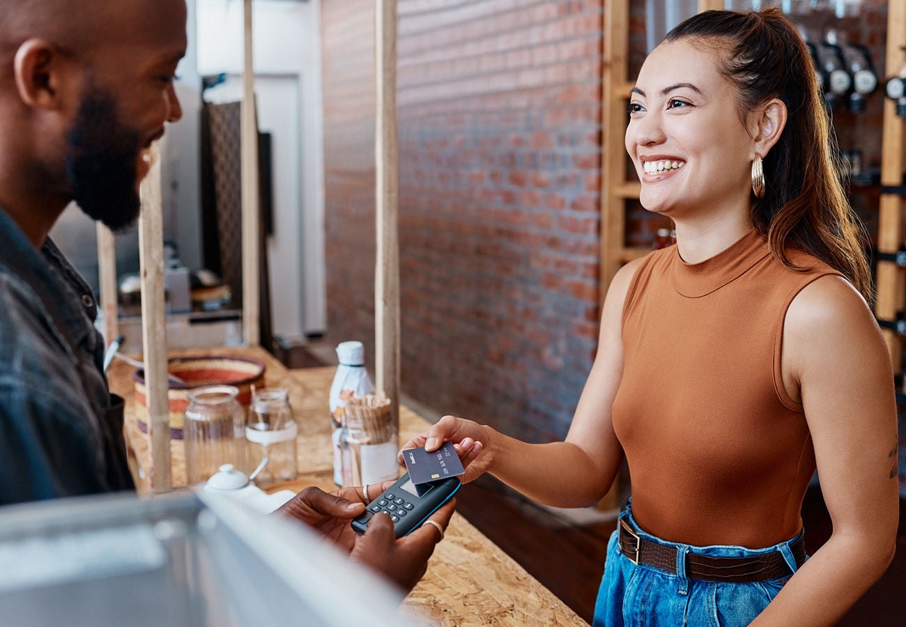 A woman pays for her order. 